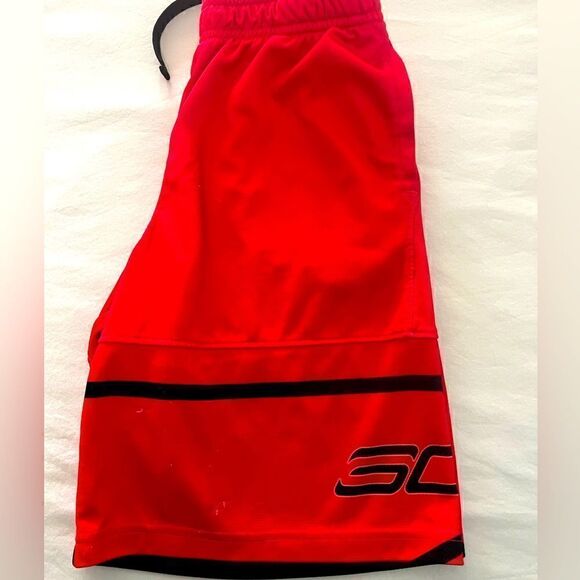 Under Armour Big Boys Red shorts Size Large - Picture 3 of 5